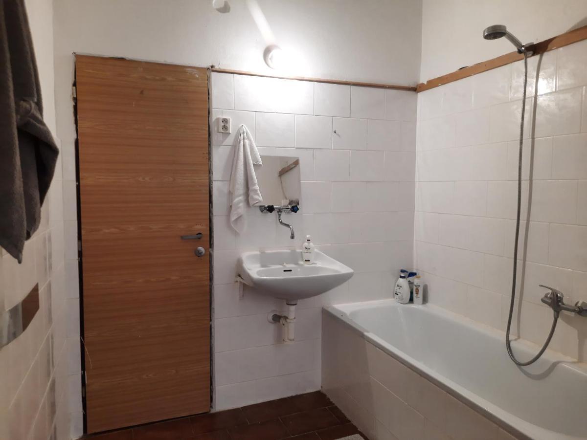 Downtown Prague Minimalistic Room In Flatshare Exterior photo