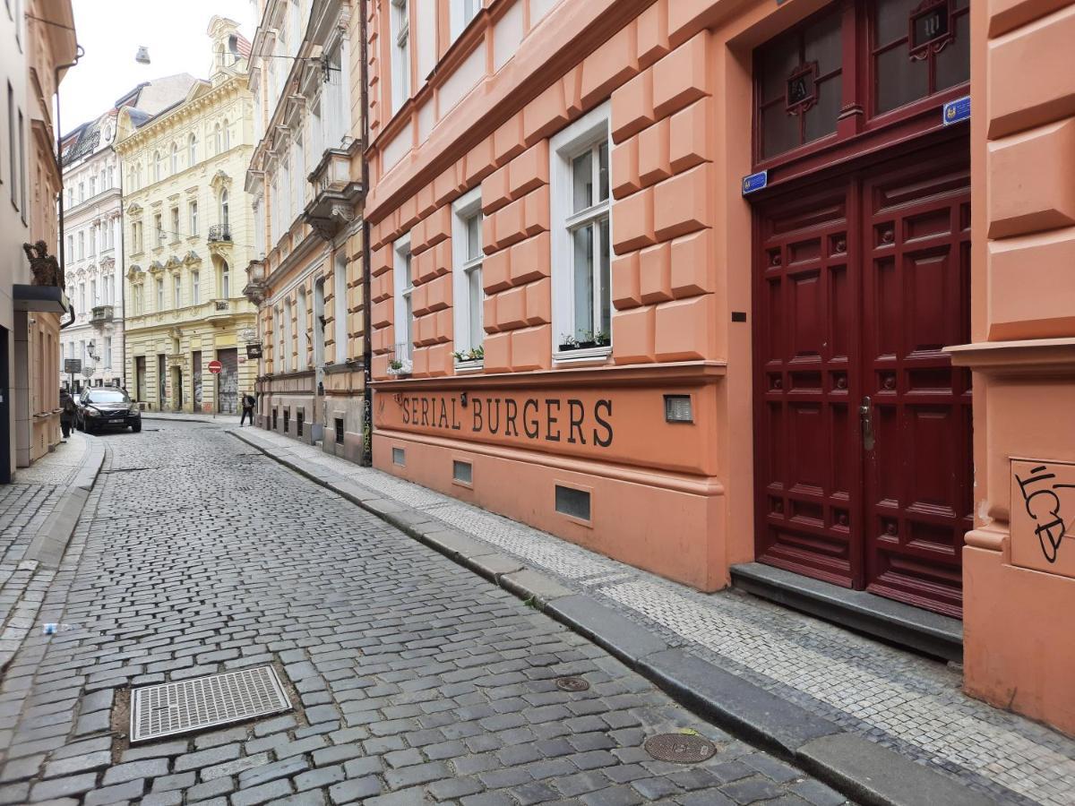 Downtown Prague Minimalistic Room In Flatshare Exterior photo