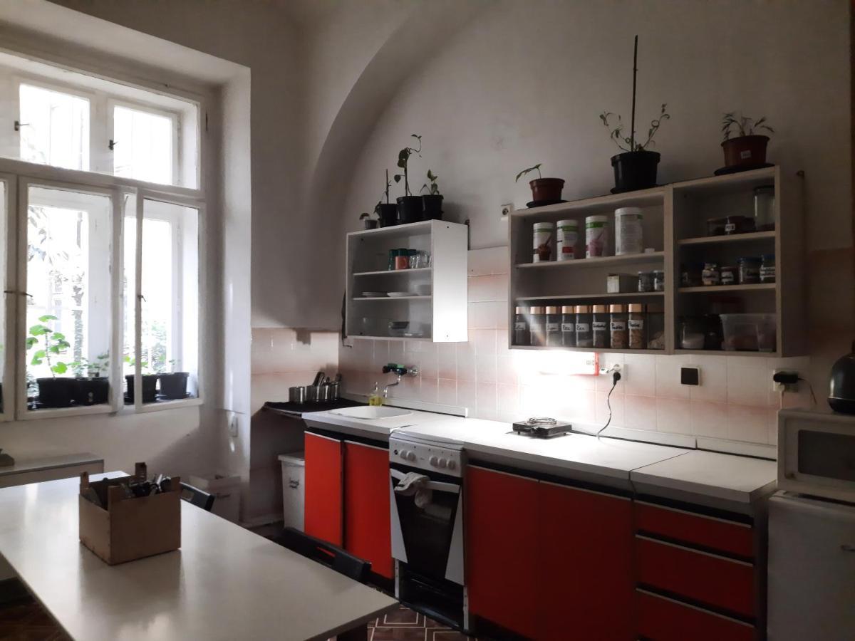 Downtown Prague Minimalistic Room In Flatshare Exterior photo