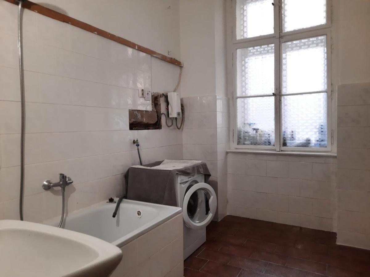 Downtown Prague Minimalistic Room In Flatshare Exterior photo