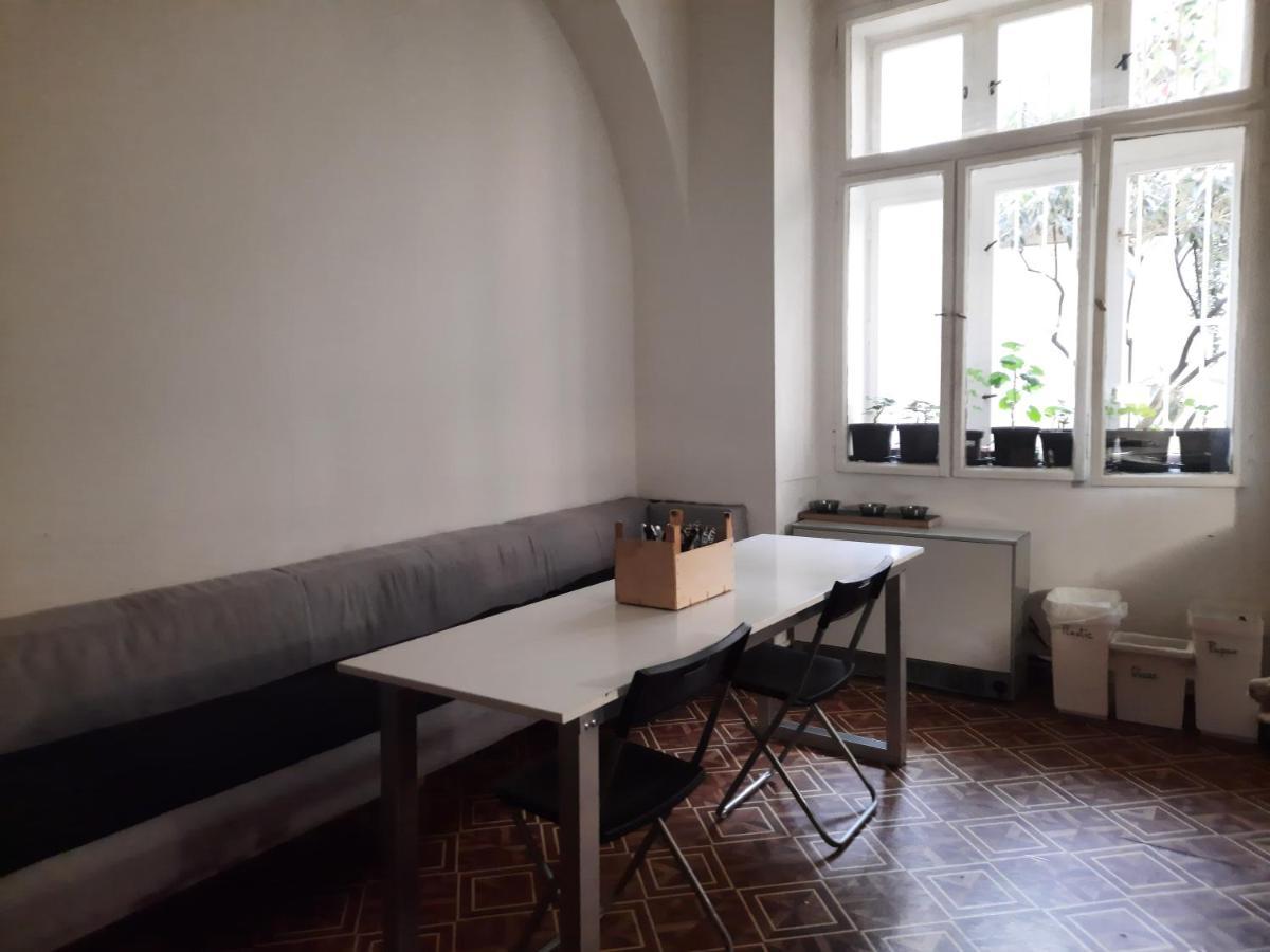 Downtown Prague Minimalistic Room In Flatshare Exterior photo