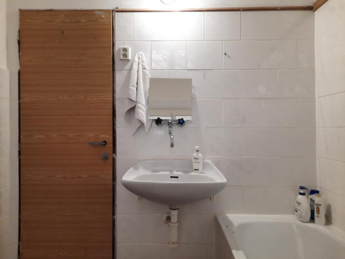 Downtown Prague Minimalistic Room In Flatshare Exterior photo