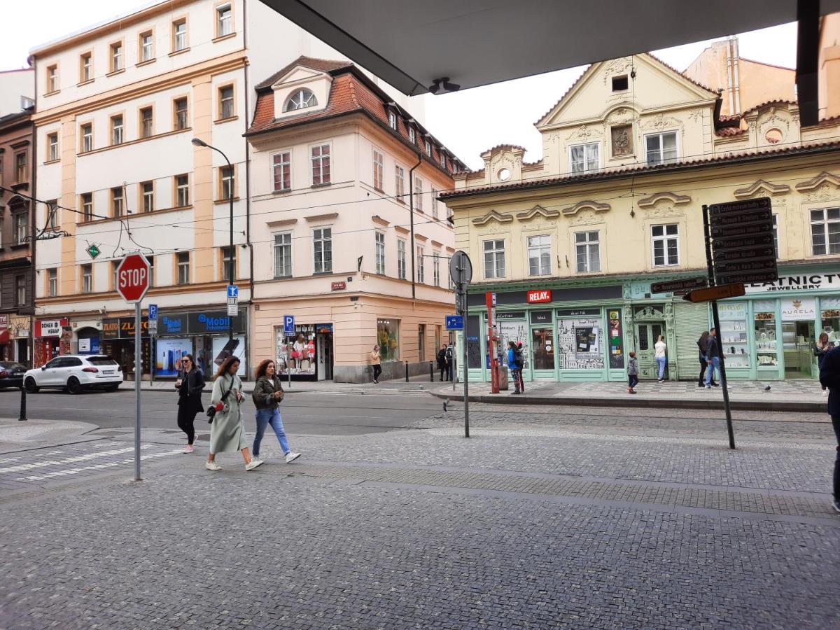Downtown Prague Minimalistic Room In Flatshare Exterior photo